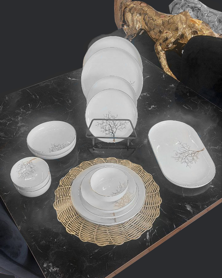 Service for 6 people in white porcelain with gold tree