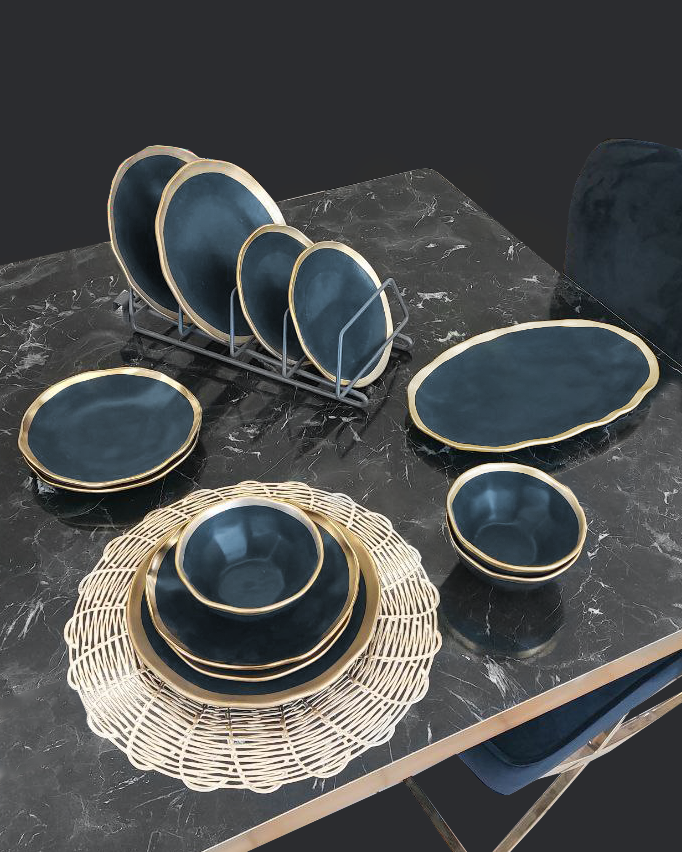 Service for 6 people blue porcelain plates with gold edges