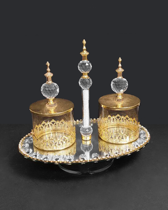 Decoration with gold or silver jars and tray
