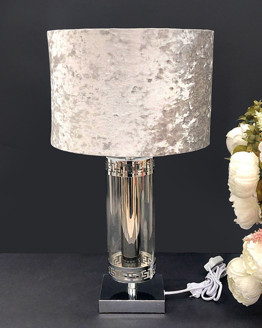 Lampada da tavolo con base in vetro