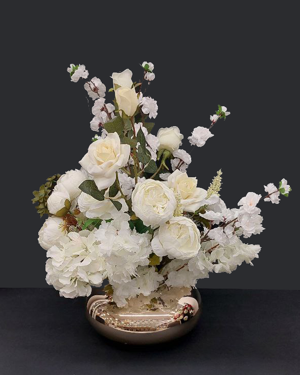 Bouquet fiori artificiali bianchi assortiti con vaso color oro