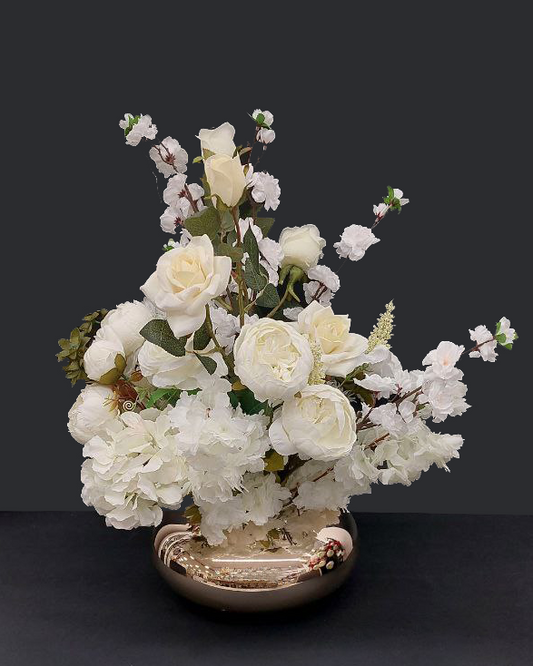 Bouquet fiori artificiali bianchi assortiti con vaso color oro