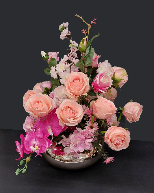 Bouquet fiori artificiali rosa assortiti con vaso color oro