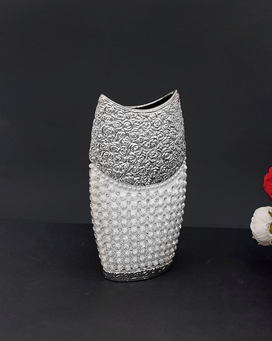 Vaso con decorazioni in rilievo e strass