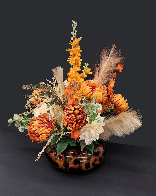 Bouquet fiori artificiali arancioni assortiti con vaso arancione e nero