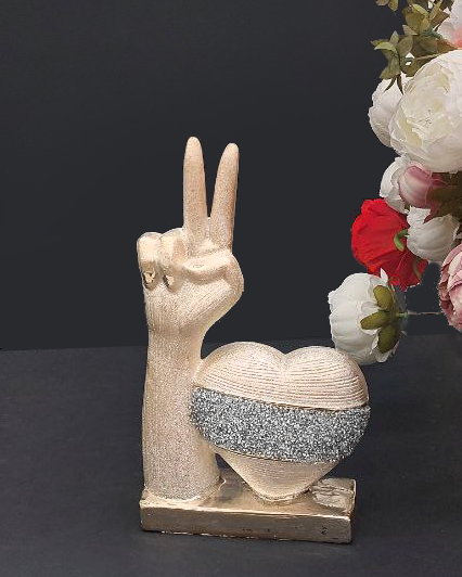 Statua Mano con Cuore / Mela