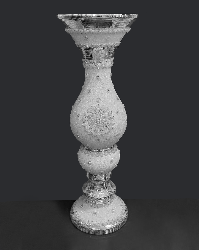 Vaso con decorazioni oro o argento