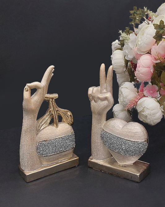 Statua Mano con Cuore / Mela
