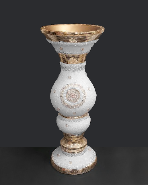 Vaso con decorazioni oro o argento