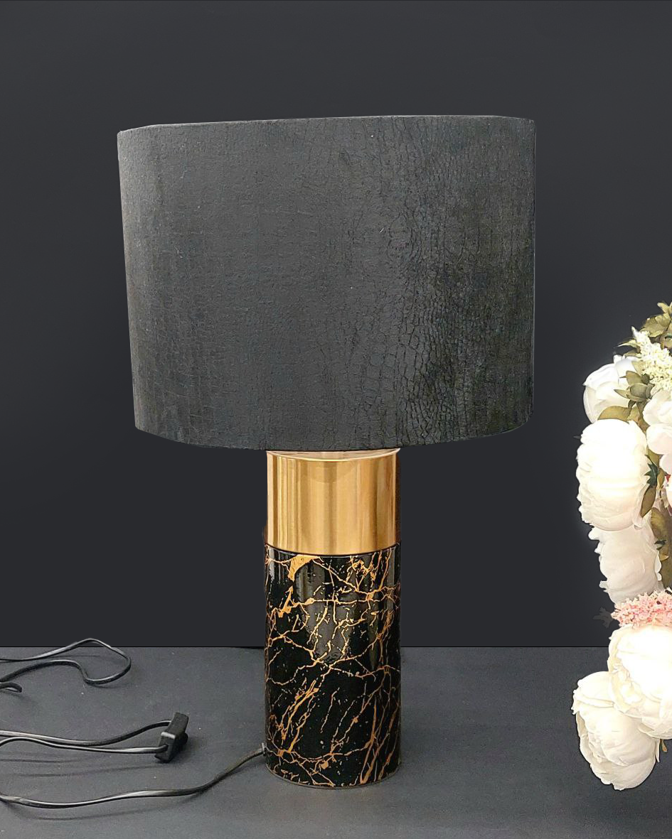 Lampada da tavolo con base effetto marmo