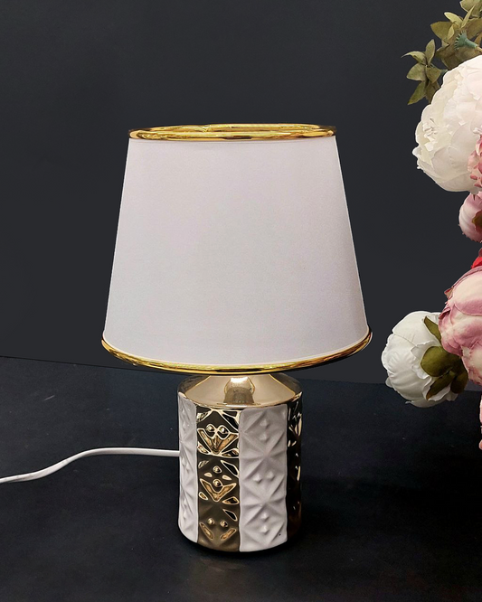 Lampada da tavolo con decori in rilievo
