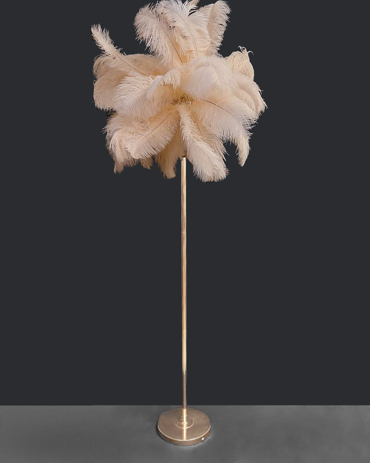 Lampada da terra con piume