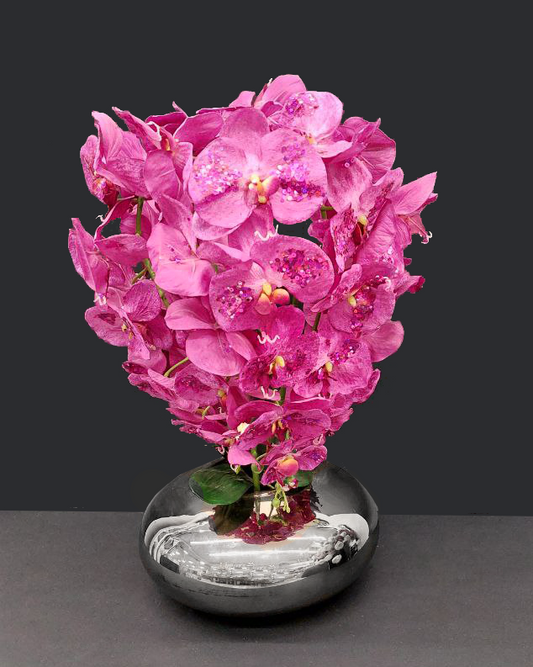Bouquet di fiori artificiali rosa con vaso color argento