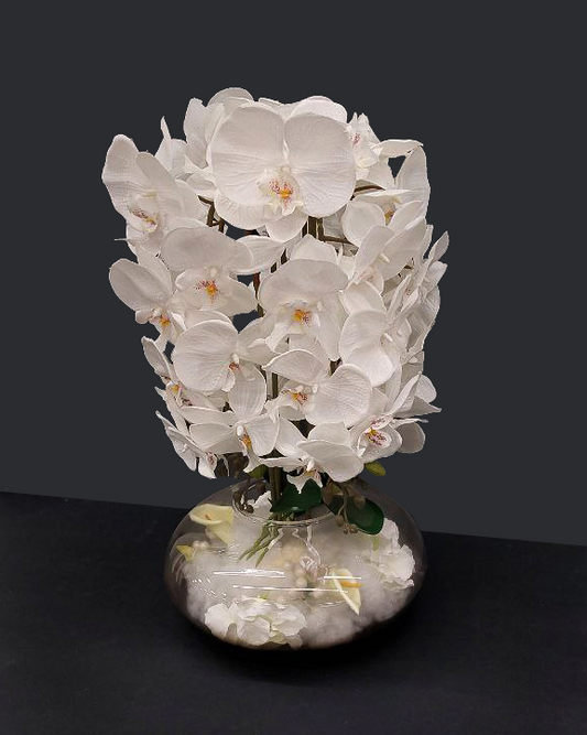 Bouquet fiori artificiali bianchi con vaso trasparente e fiori assortiti