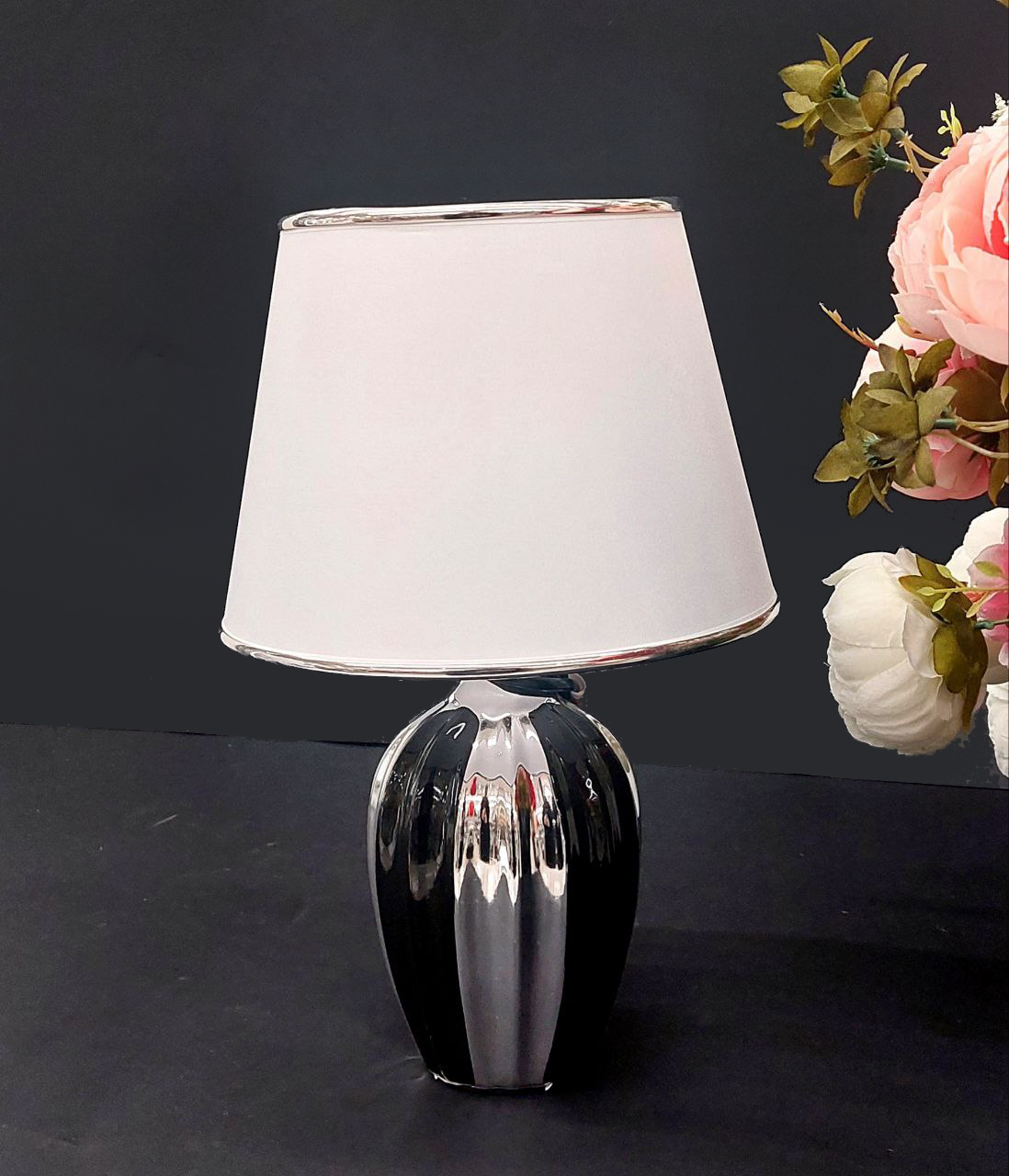 Lampada da tavolo a righe Oro / Nero / Argento