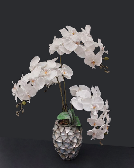 Bouquet rametti di fiori di ciliegio con vaso argento