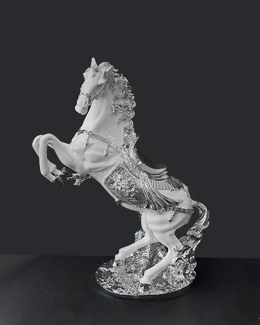 Statua cavallo bianco e argento