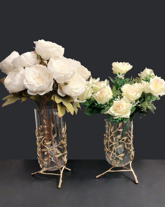 Vaso decorativo con rami dorati