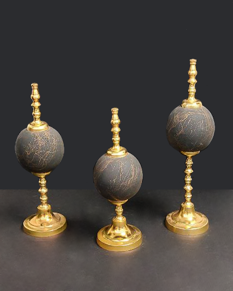 Tris di decorazioni oro e nero