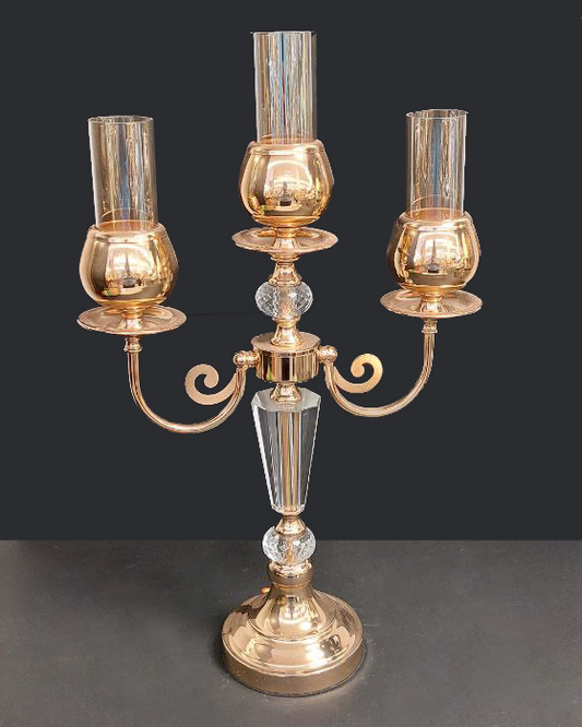 Candelabro d'Oro Elegante con Tre Braccia