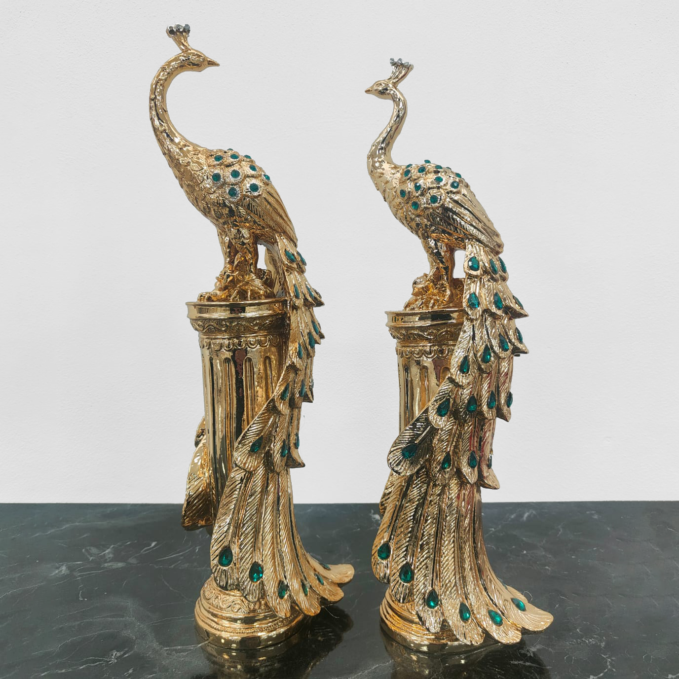 Coppia pavoni  oro pietre verdi