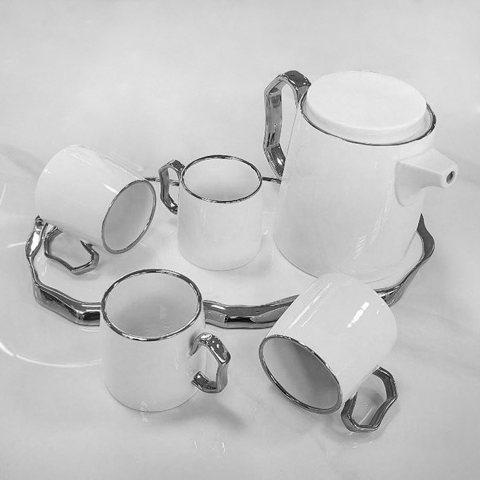 Set teiera, tazze e vassoio